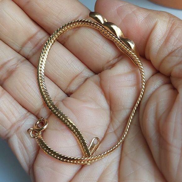 SOLD Vintage Avon Sparkle Twist Rhinestone Embellished Gold Tone Bracelet - Picture 6 of 7